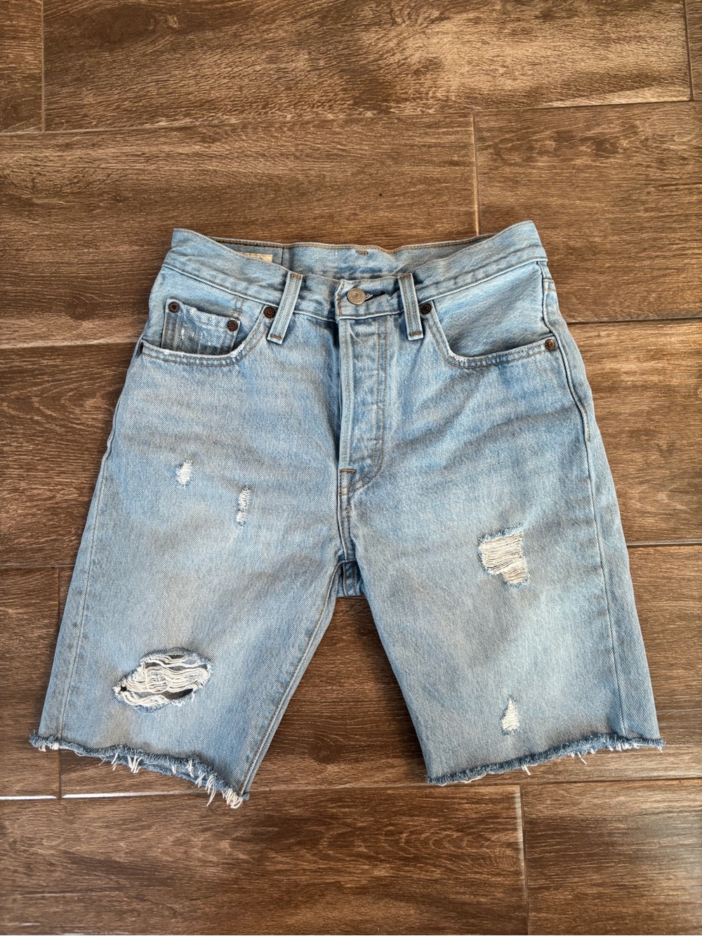 Levi’s 501 Women’s Sz 25 Light Blue Distressed Denim Shorts 9 inch inseam